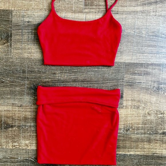 Gorgeous deep red crop top and skirt set - Picture 5 of 5